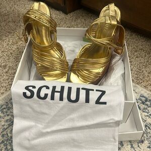Beautiful schutz golden wedges